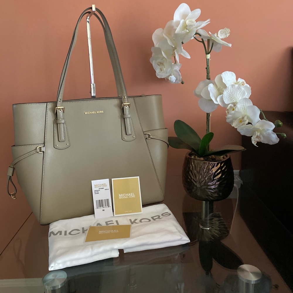 🌸 Michael Kors Voyager EW Tote Bag Truffle 🌸